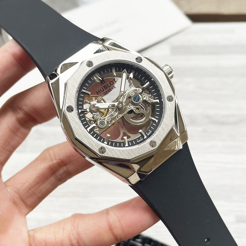 Hublot Big Bang Carbon Fiber Body Unique Craftsmanship High-Quality Design-4