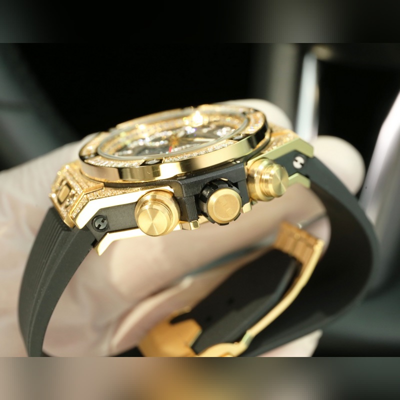 Hublot Big Bang Brave&Fearless Punching Forward-6