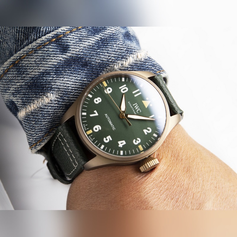 IWC Big Pilot 43mm Men's Replica Watch Bold and Masculine-4