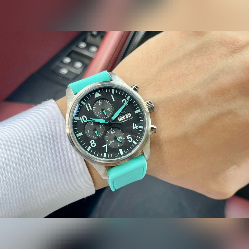 IWC Pilot's Replica Watch Luxury Multifunctional Men's Timepiece Elegant Design-4