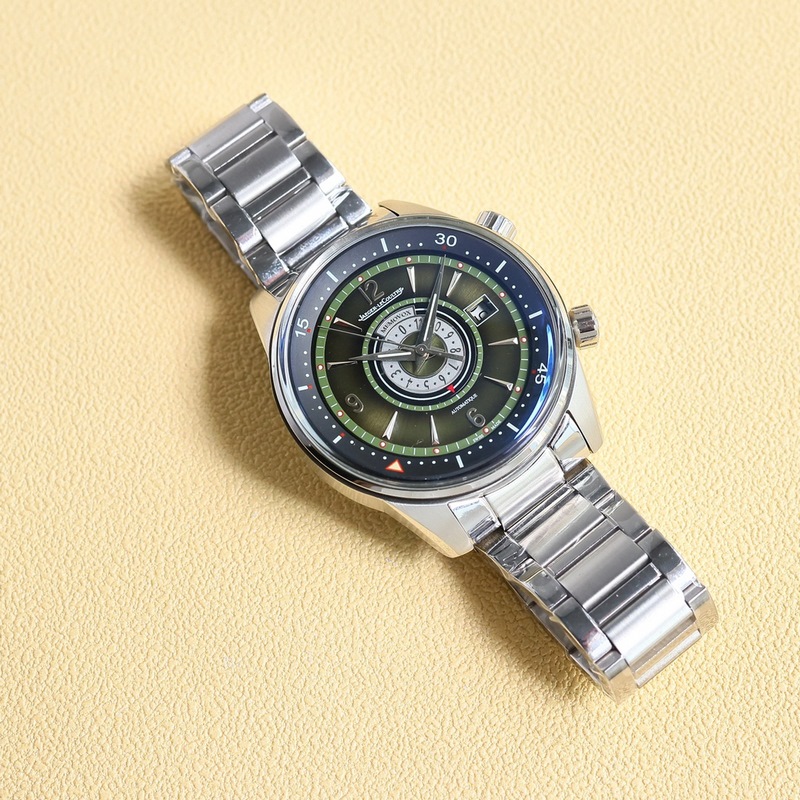 Jaeger-LeCoultre Polaris Calendar Replica Watch Elegant and Sporty Dual-Handle Design-4