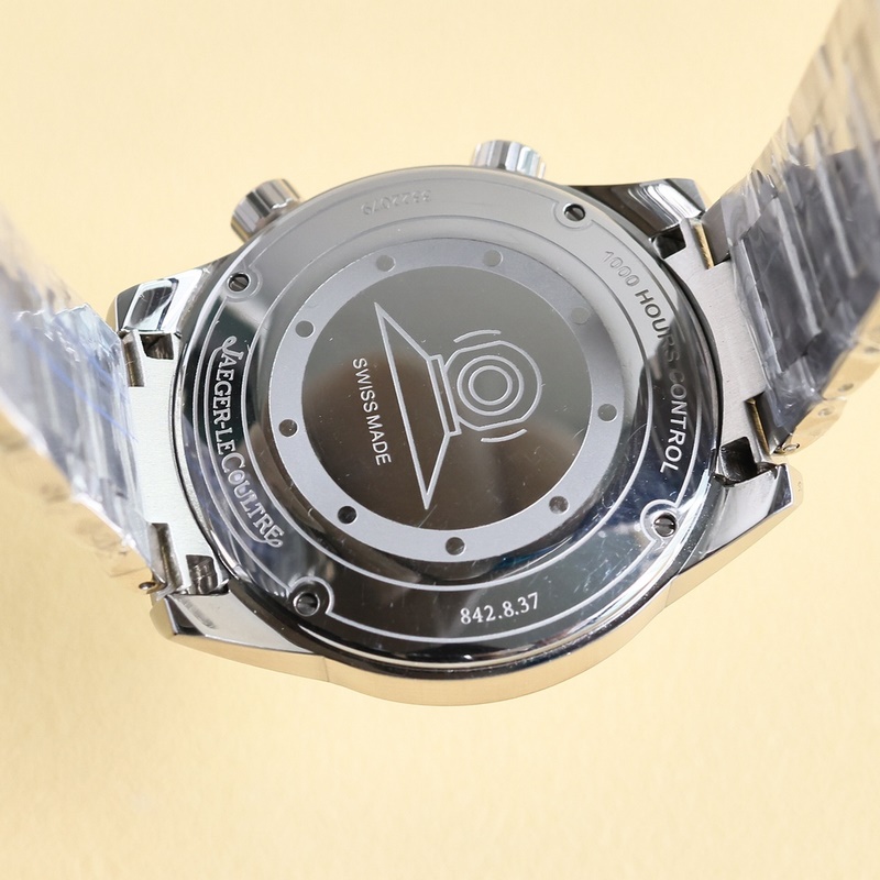 Jaeger-LeCoultre Polaris Calendar Replica Watch Elegant and Sporty Dual-Handle Design-6