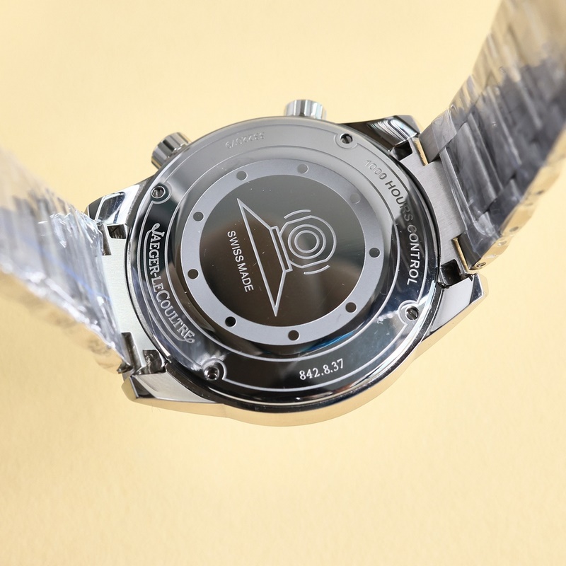 Jaeger-LeCoultre Polaris Calendar Replica Watch Modern Dual-Handle Design Elegant Sporty Style-8