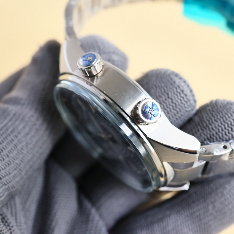 Jaeger-LeCoultre Polaris Calendar Replica Watch Elegant Modern Dual Crown Design-8