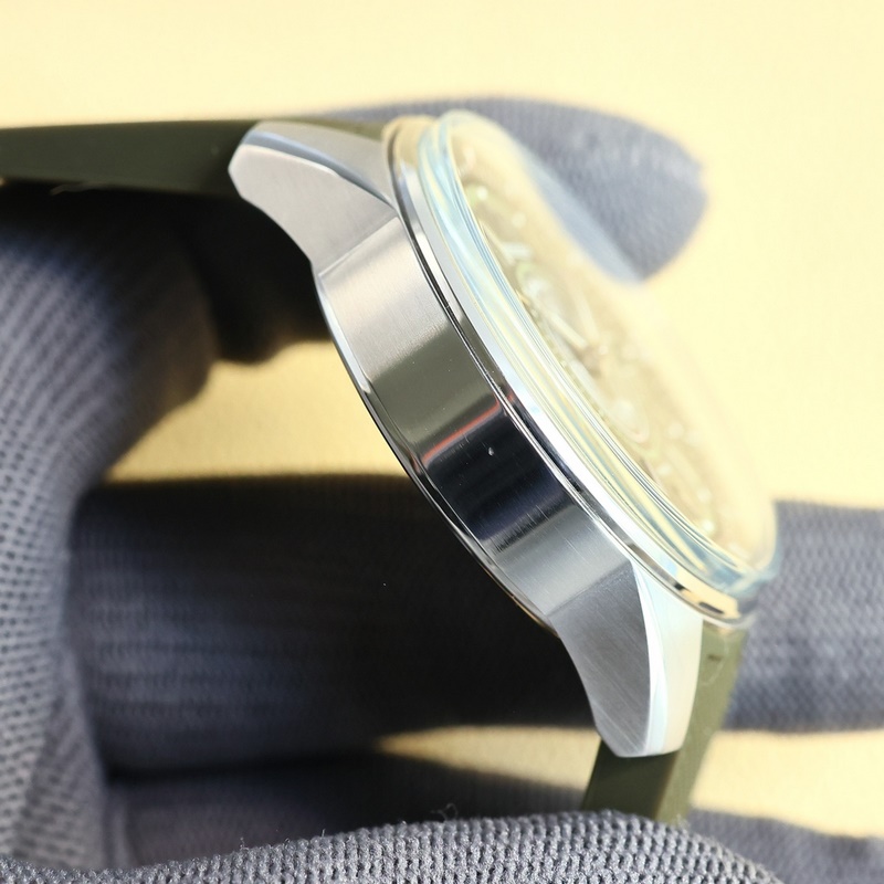 Jaeger-LeCoultre Master 410257 42mm Alarm Replica Watch-7