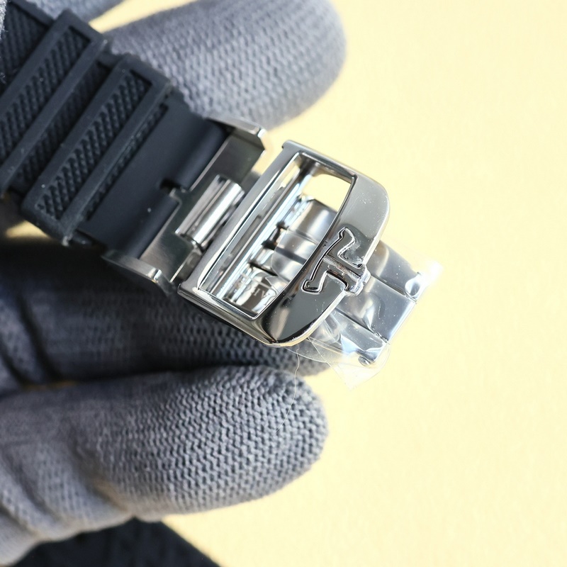 Jaeger-LeCoultre Master 410257 42mm Alarm Replica Watch Luxury Timepiece-8