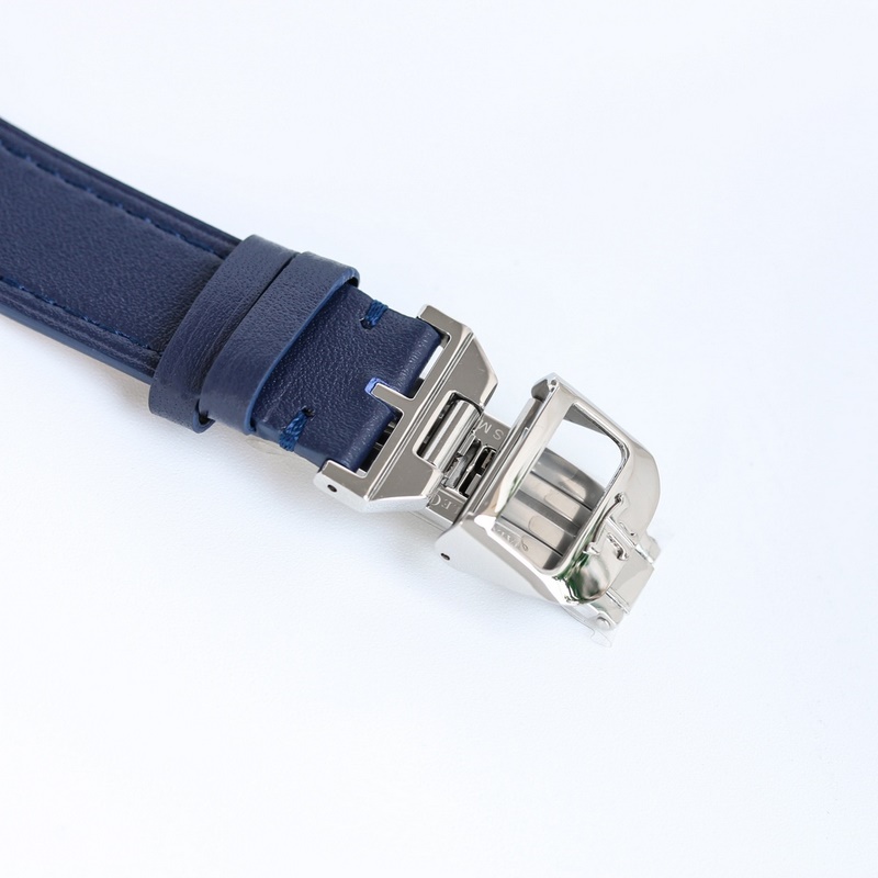 Jaeger-LeCoultre Master Calendar Elegant Swiss Replica Watch with Essential Features-8