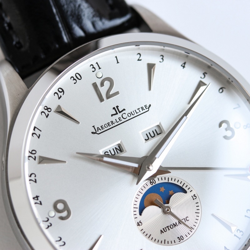 Jaeger-LeCoultre Master Calendar Luxurious Features and Precision-3