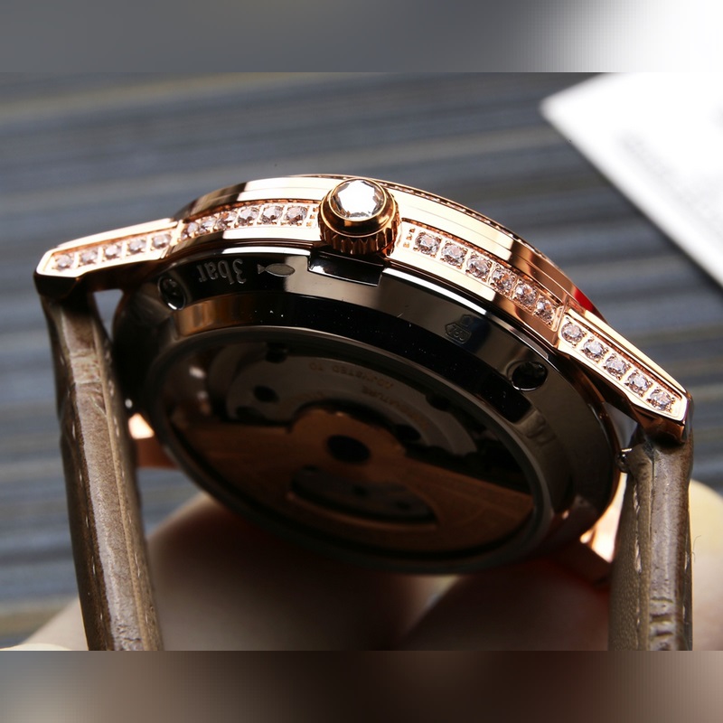 Jaeger-LeCoultre Rendez-Vous Automatic Tourbillon Ladies Replica Watch with Natural Deep Sea Mother-of-Pearl-6