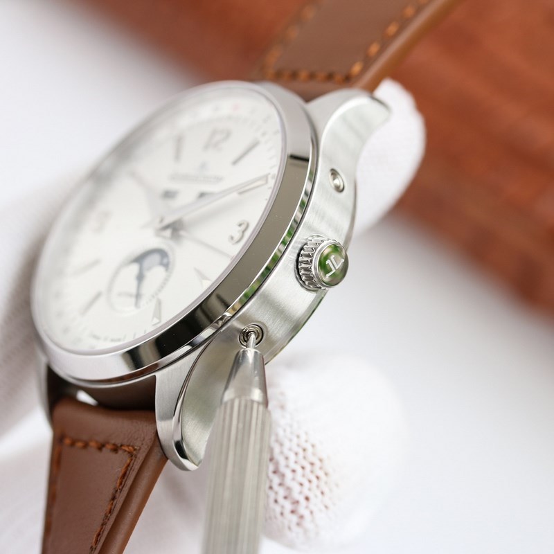 Jaeger-LeCoultre Master Calendar Elegant Timepiece with Exquisite Functions-6
