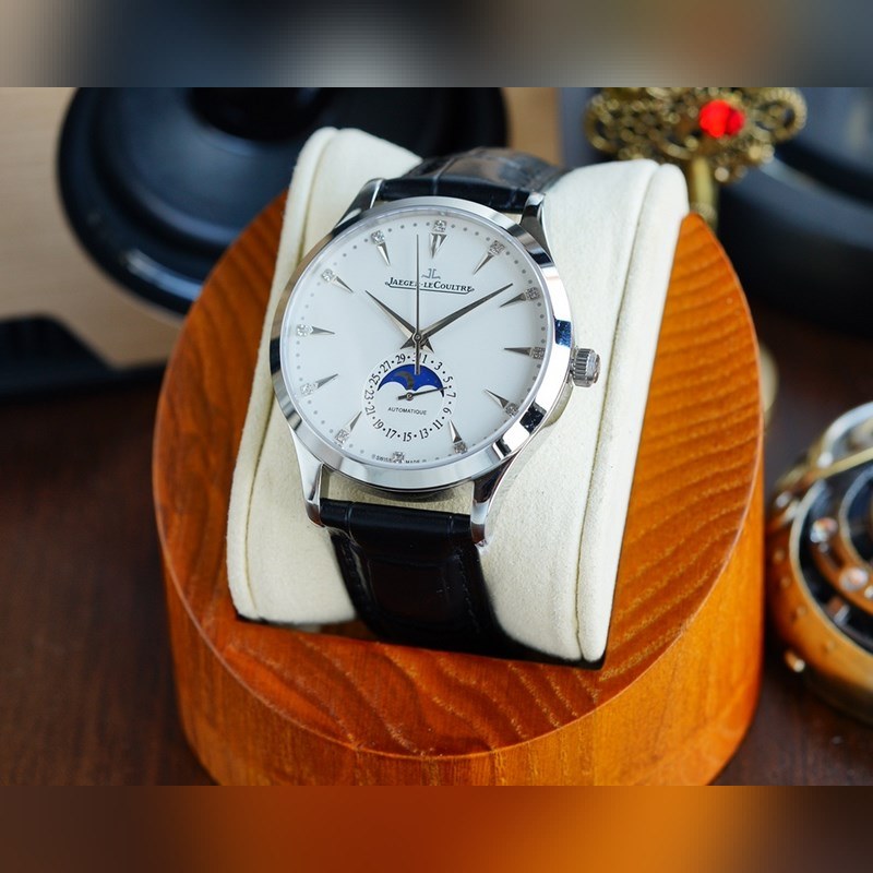 Jaeger-LeCoultre Master Ultra Thin Moon Men's Replica Watch Upgrade-4