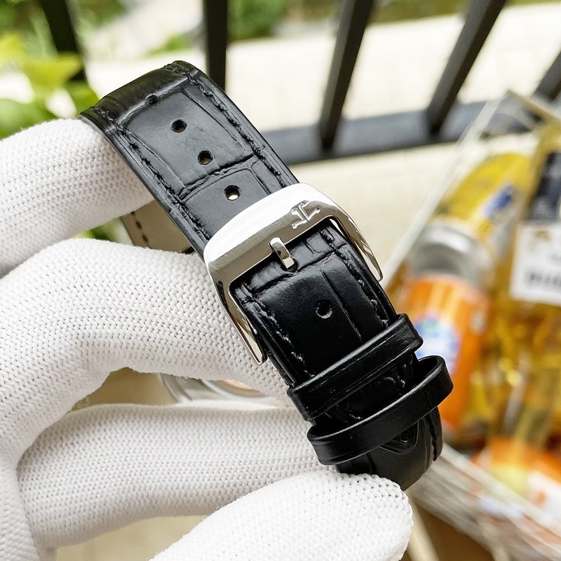 Jaeger LeCoultre Master Collection Men's Replica Watch Classic Three-Hand Design-5