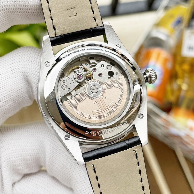 Jaeger LeCoultre Master Collection Men's Replica Watch Classic Three-Hand Design-7