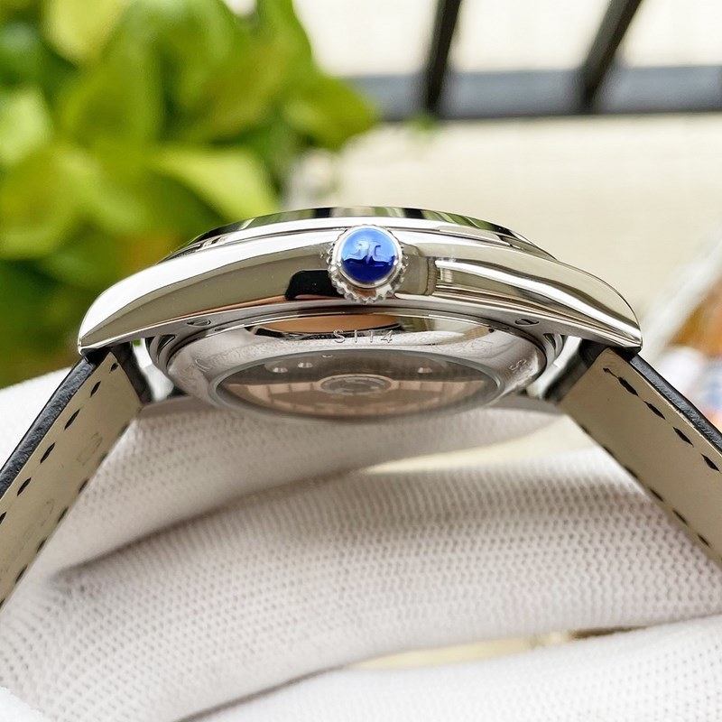 Jaeger LeCoultre Master Collection Men's Replica Watch Classic Three-Hand Design-8