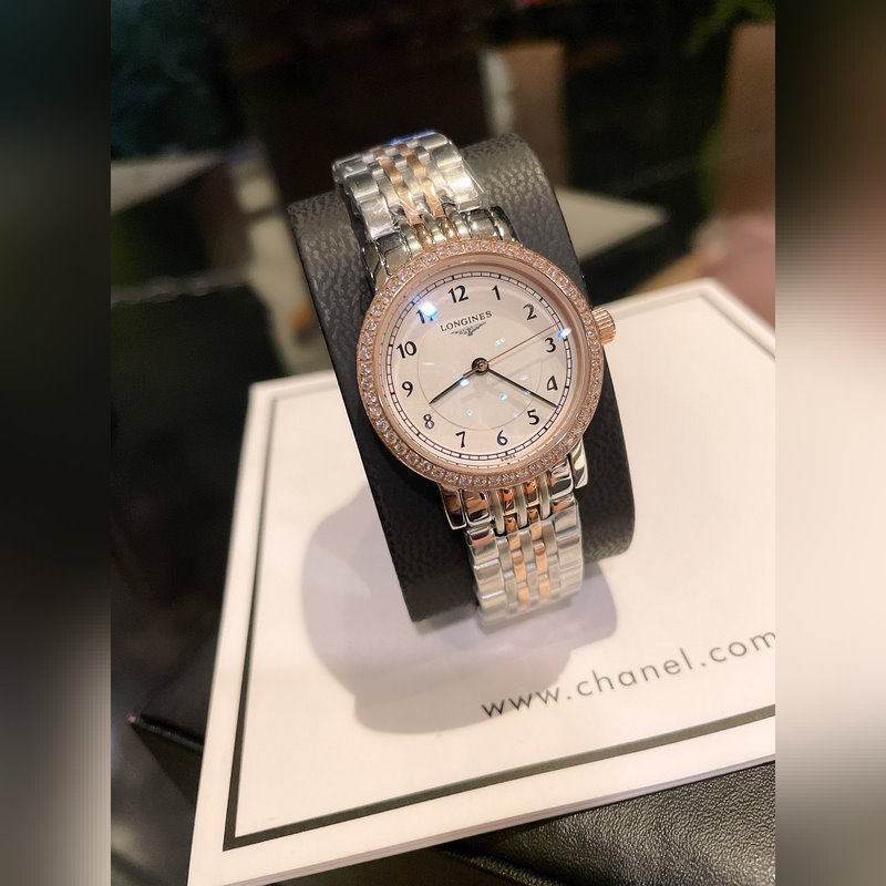 Longines Couple Replica Watch Elegant Vintage Design with Delicate Detailing-3