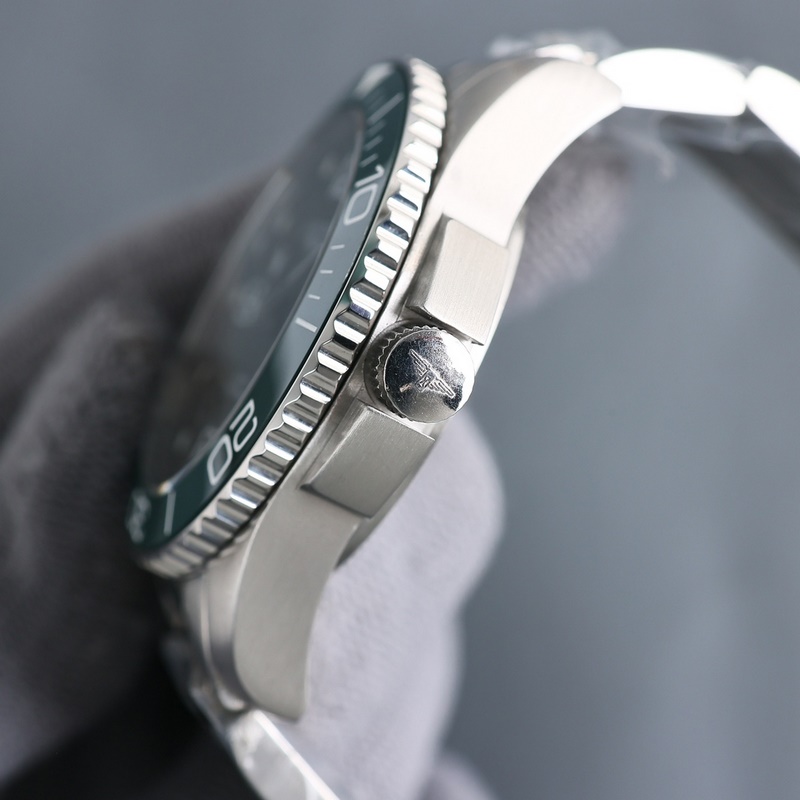 Longines Conquest Classic L3.776.4.78.3 Upgrade Version with Glow-in-the-Dark Beads-3