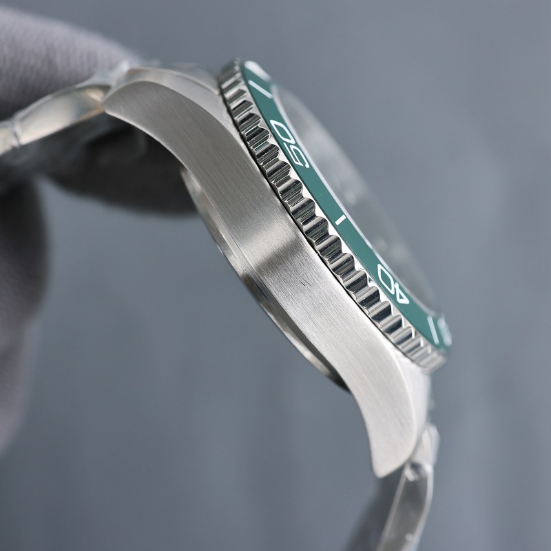 Longines Conquest Classic L3.776.4.78.3 Upgrade Version with Glow-in-the-Dark Beads-4