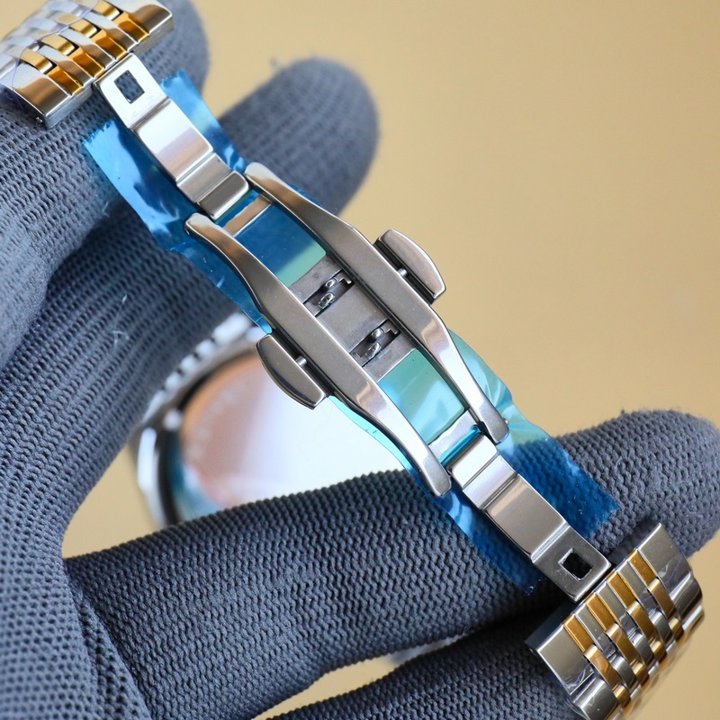 Longines Elegant Couple Replica Watch Simple Three Hands with Day Date Display-8