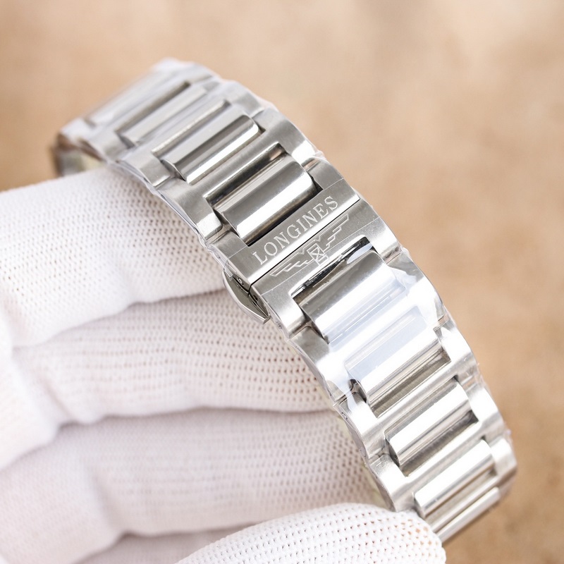 Longines Conquest Classic Unique Design and Practical Features-7