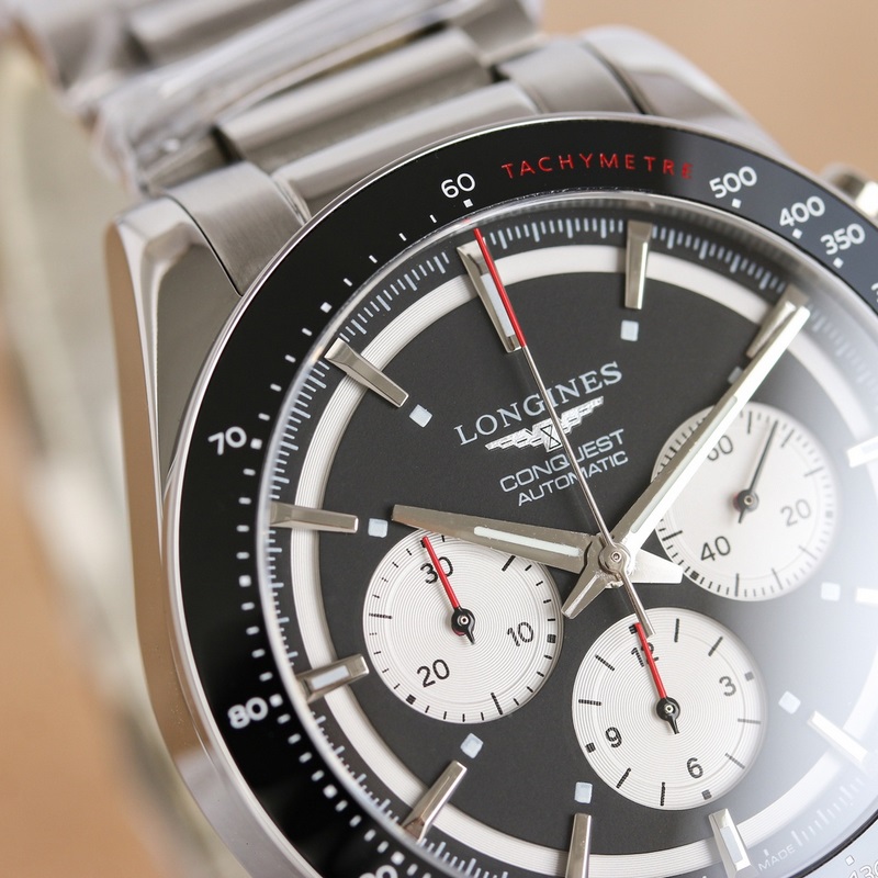 Longines Conquest V.H.P. Unique Design and Practical Features-4