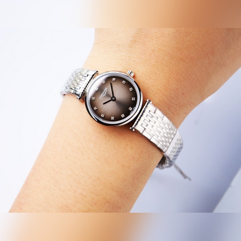 Longines Elegant Conquest Series 120m Water Resistant Exquisite Detail-4