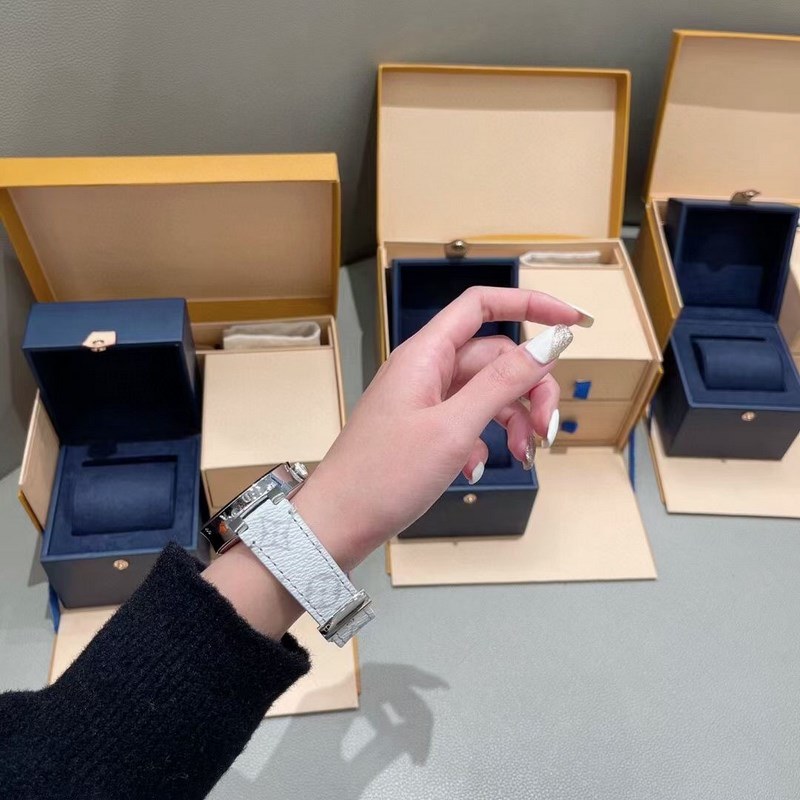 LV Tambour Horizon SmartReplica Watch Luxury Timepiece with Premium Features-5