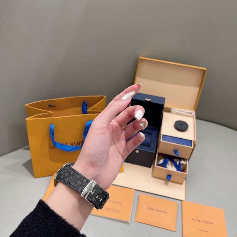 Louis Vuitton Tambour Horizon SmartReplica Watch Premium Features and Quality-5