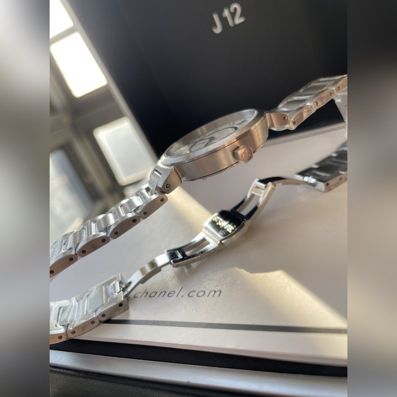 LV Tambour Slim Series Luxury Replica Watch with Precision-7