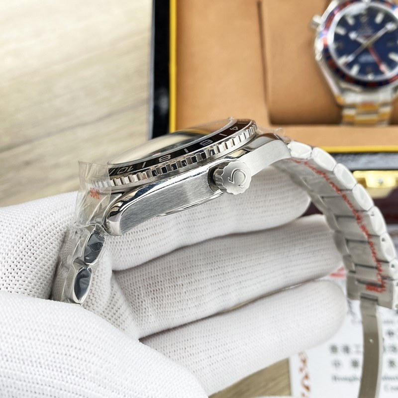 Omega Seamaster 600m Diver's 24-Hour Chronograph-6