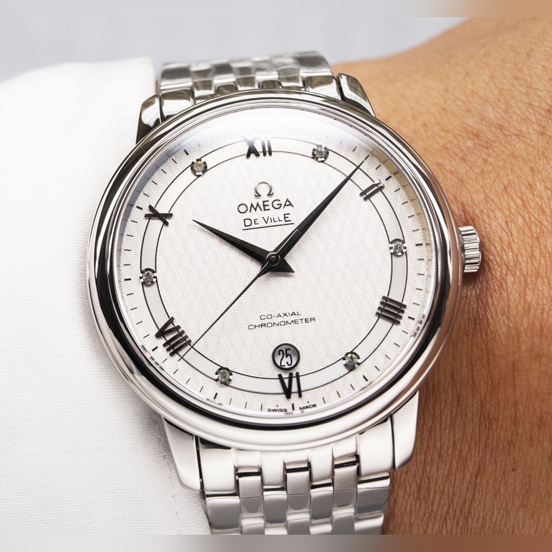 Omega De Ville Couple Replica Watch Authentic Sunburst Dial Arc Surface Glass High Quality-4