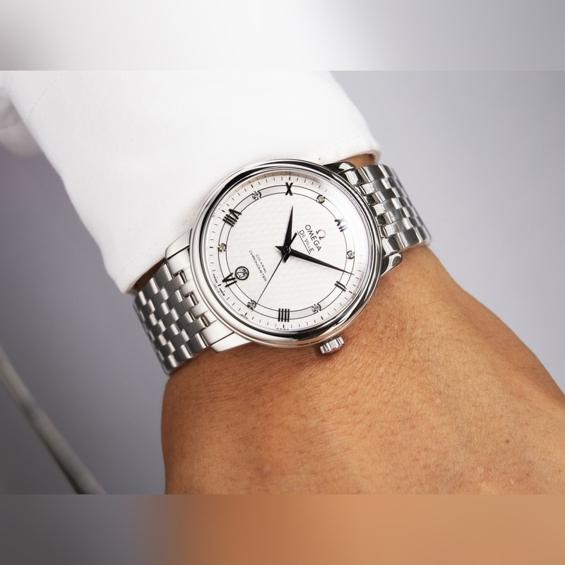 Omega De Ville Couple Replica Watch Authentic Sunburst Dial Arc Surface Glass High Quality-5