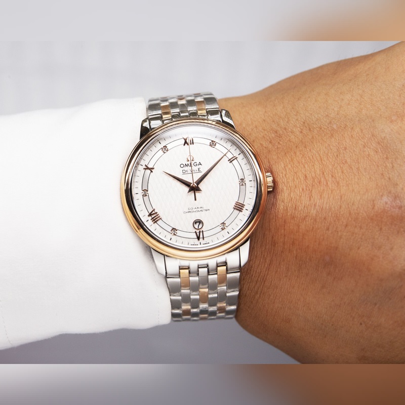 Omega De Ville Couples Replica Watch Authentic Sunburst Dial Arc Glass-3