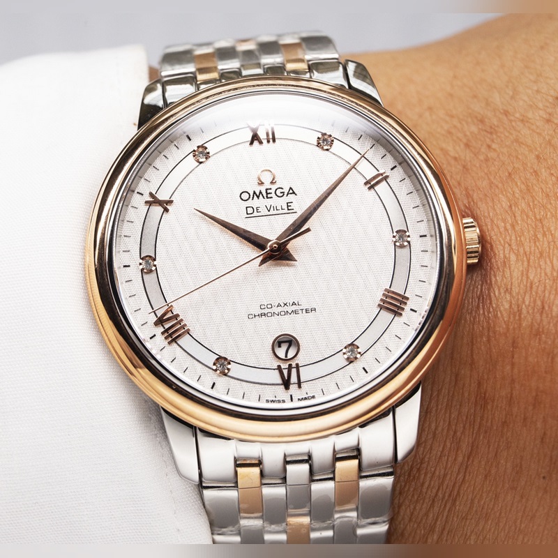 Omega De Ville Couples Replica Watch Authentic Sunburst Dial Arc Glass-4