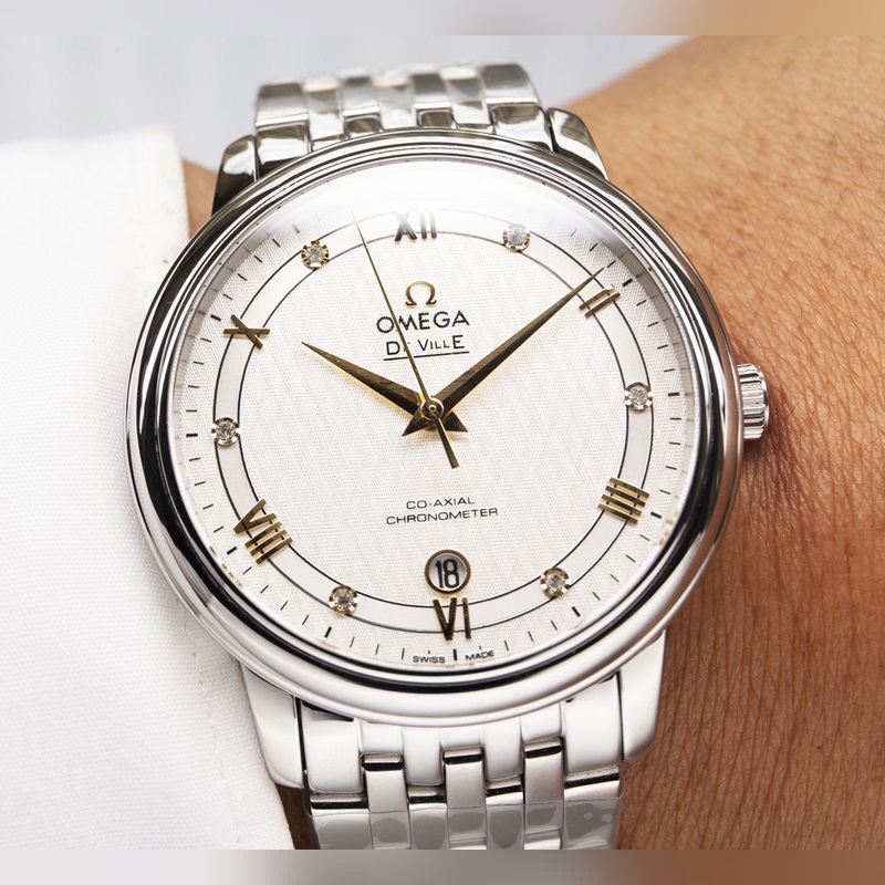 Omega-Constellation Couple's Replica Watch Genuine with Sunburst Dial and Curved Sapphire Glass-4