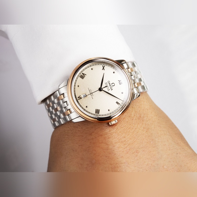 Omega De Ville Couple Replica Watch Authentic Sunburst Dial Quality Arc Sapphire Glass-4