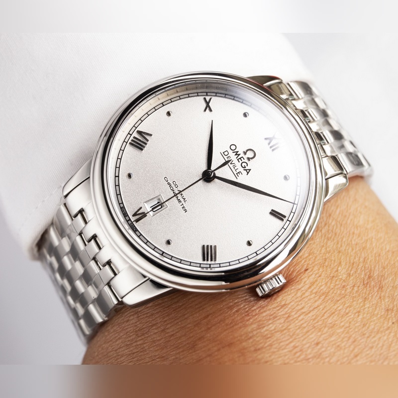 Omega De Ville Co-Axial Couple's Replica Watch Authentic Sunburst Dial Curved Sapphire Glass-5