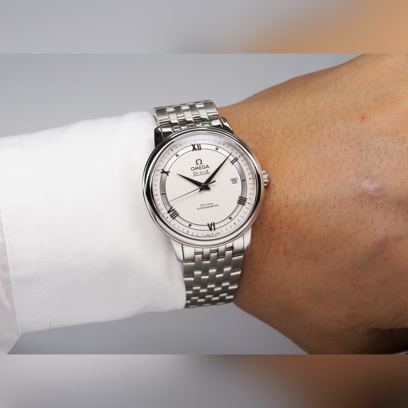 Omega De Ville Collection Couple's Replica Watch Sunburst Dial Curved Sapphire Glass Authentic Quality-3