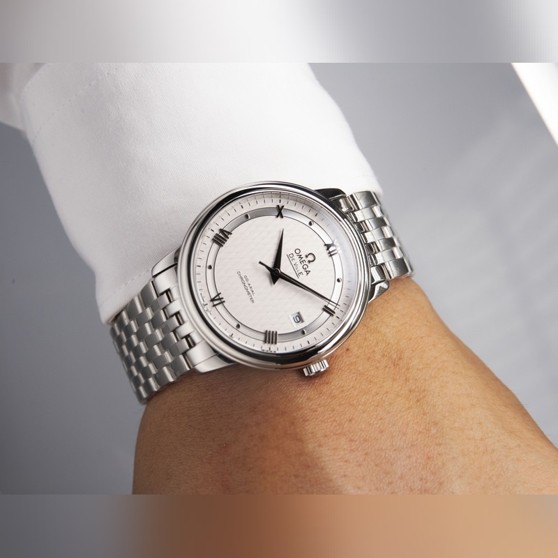 Omega De Ville Collection Couple's Replica Watch Sunburst Dial Curved Sapphire Glass Authentic Quality-4