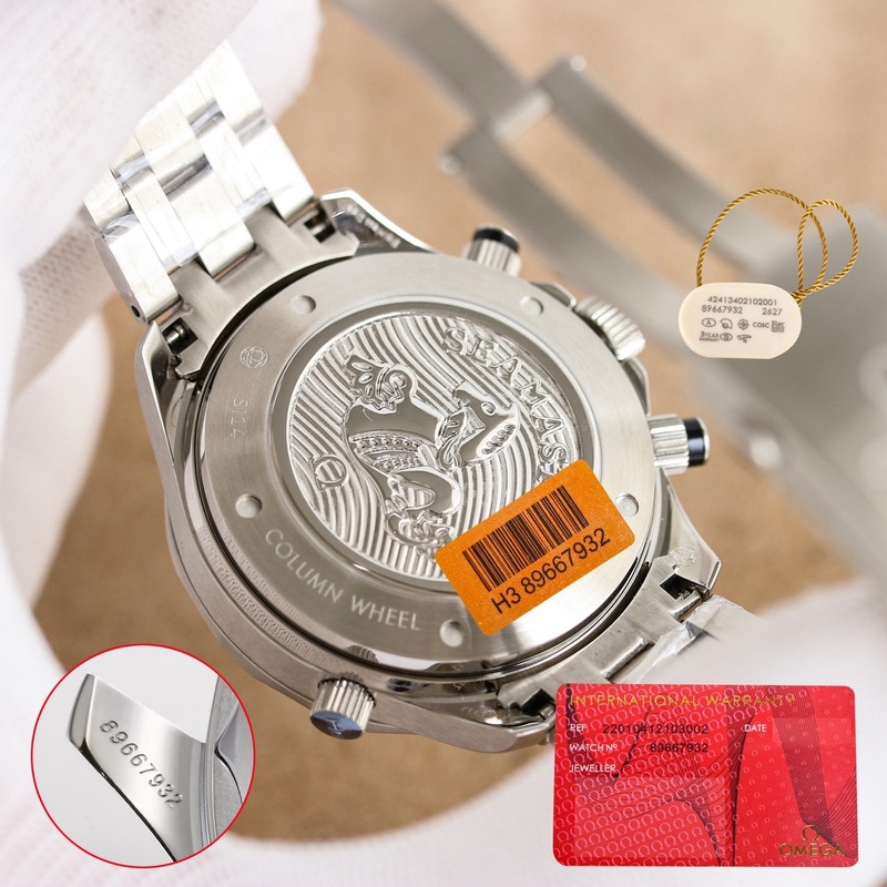 Omega Seamaster 300M Glossy Dial Detailed Case Texture-8