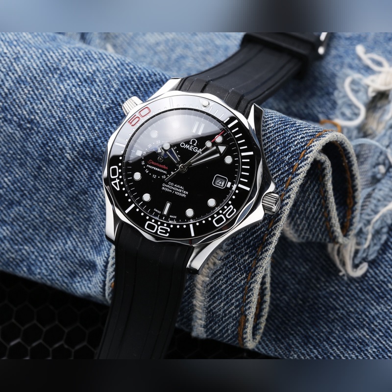 Omega Seamaster Automatic with Strong Luminous Features and Real Moon Phase-2