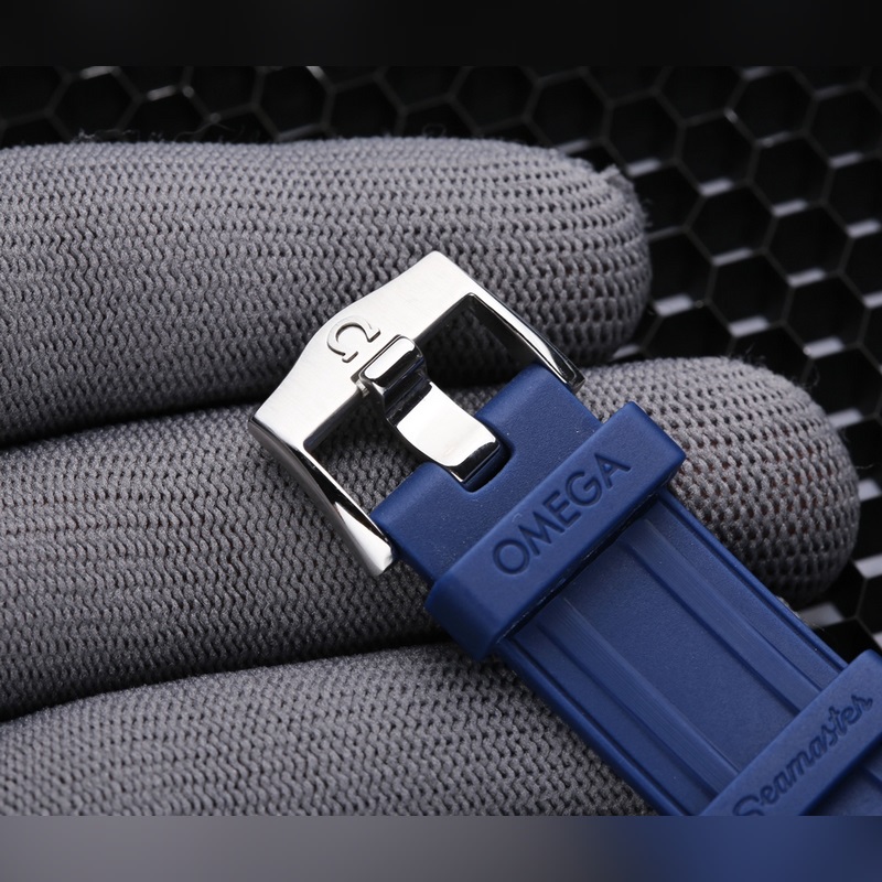 Omega Seamaster Automatic with Strong Luminous Features and Real Moon Phase-7