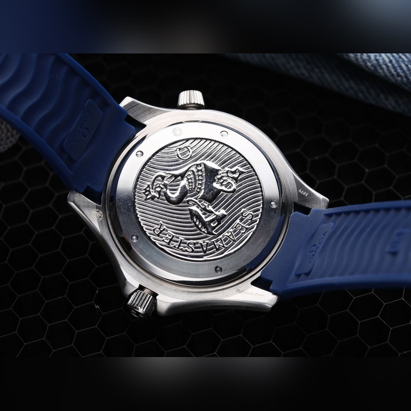 Omega Seamaster Automatic with Strong Luminous Features and Real Moon Phase-8