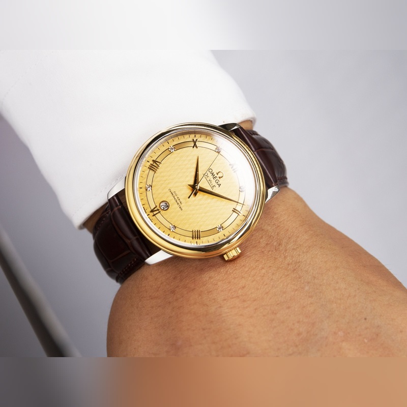 Omega De Ville Couple Replica Watch Authentic Sunburst Dial Arc Glass Quality-5