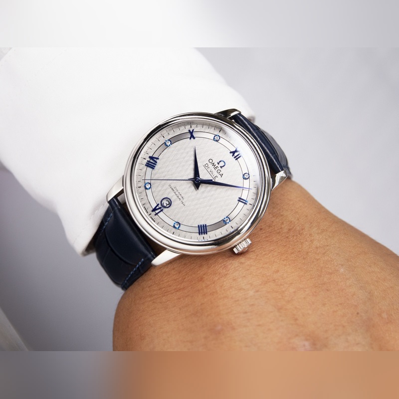 Omega De Ville Couple Replica Watch Authentic Sunburst Dial High-Quality Glass-4