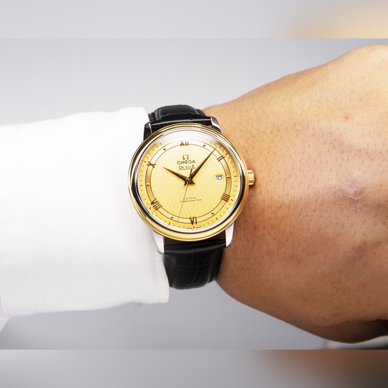 Omega De Ville Couple Replica Watch Authentic Sunburst Dial Arc Glass-3