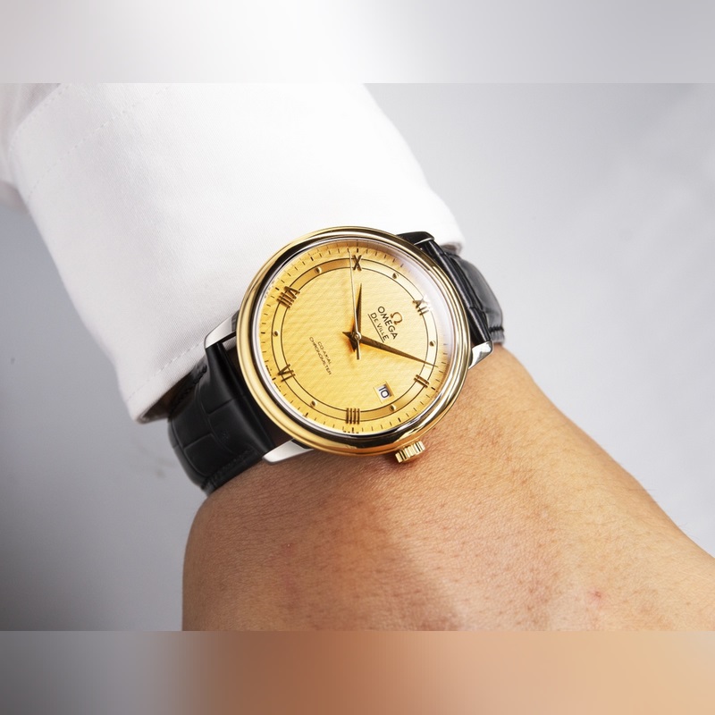 Omega De Ville Couple Replica Watch Authentic Sunburst Dial Arc Glass-4