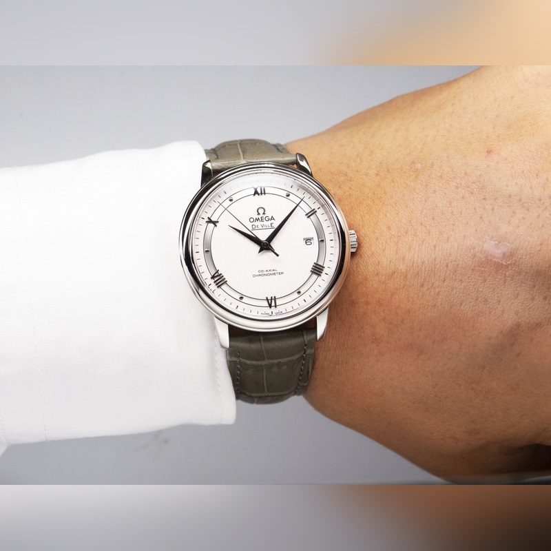 Omega De Ville Hour Vision Couple Replica Watch Genuine Sunburst Dial High Quality-4