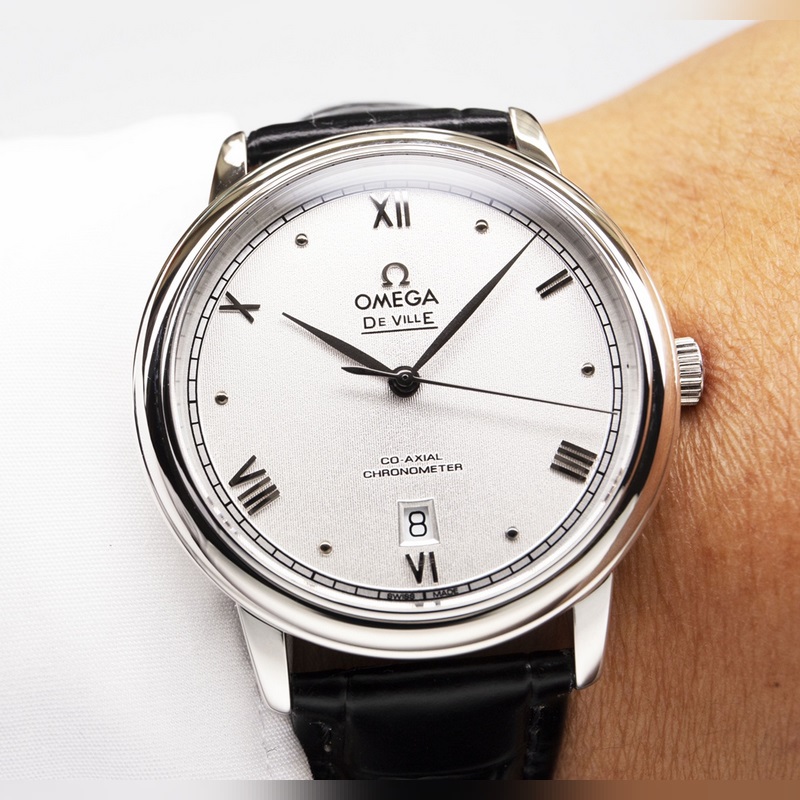 Omega Constellation Couple Replica Watch Authentic Sunburst Dial Curved Sapphire Glass-3