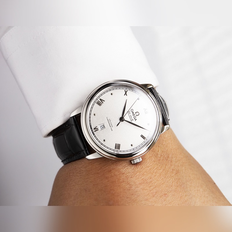 Omega Constellation Couple Replica Watch Authentic Sunburst Dial Curved Sapphire Glass-4