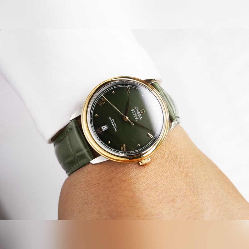 Omega De Ville Couples Replica Watch Genuine Sunburst Dial Arc Glass-4